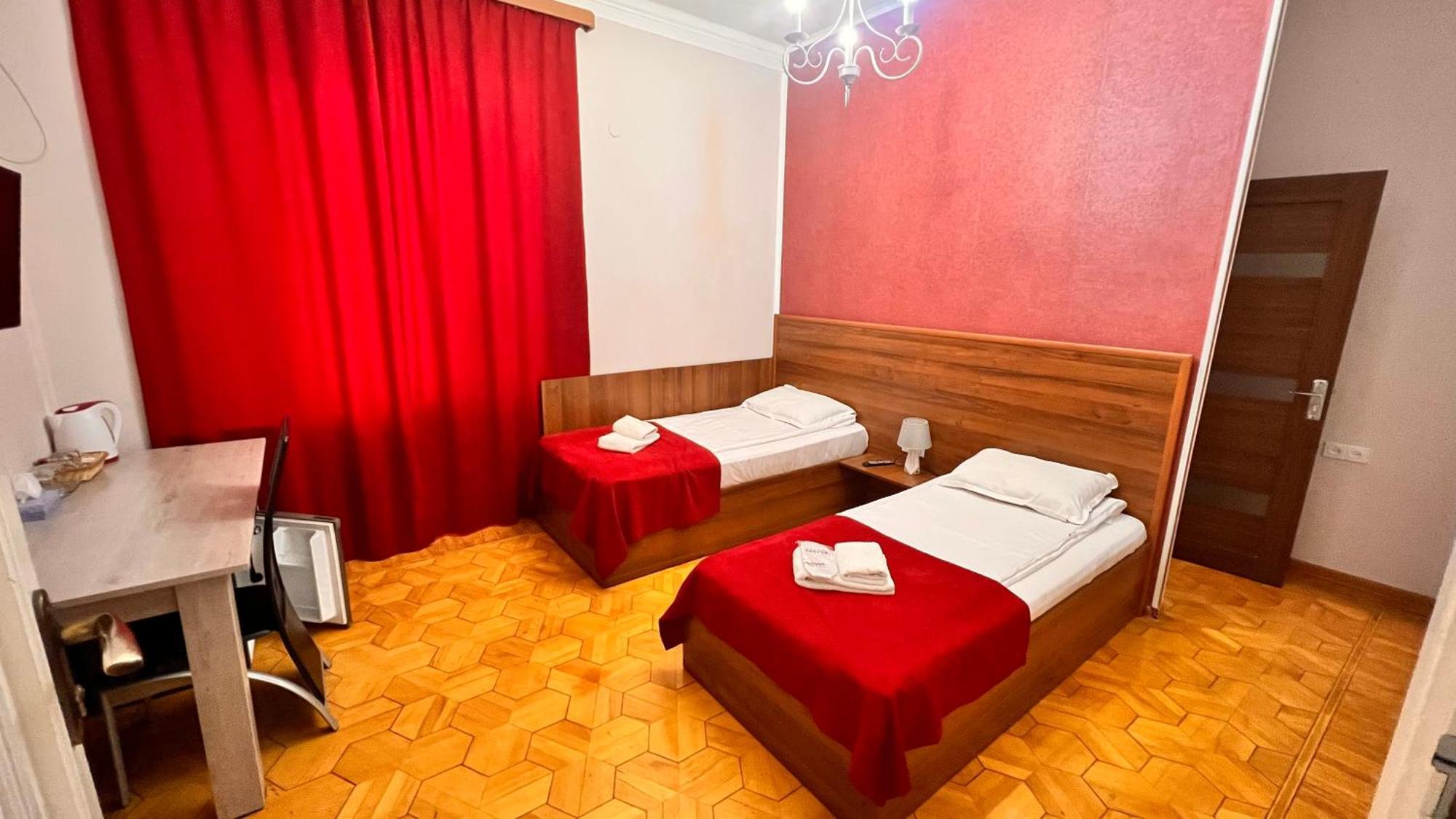 Elross Hotel 예레반 외부 사진