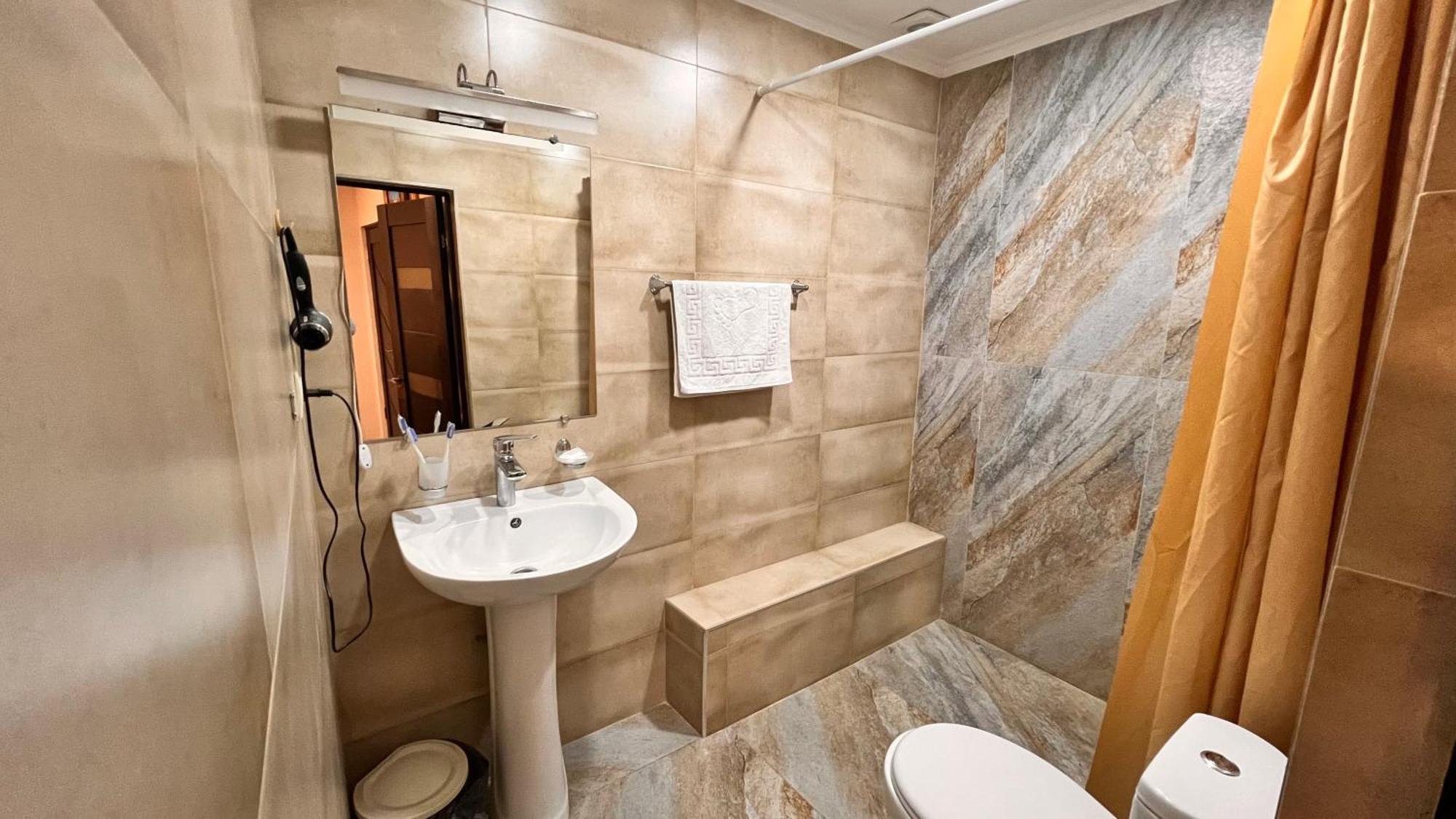 Elross Hotel 예레반 외부 사진