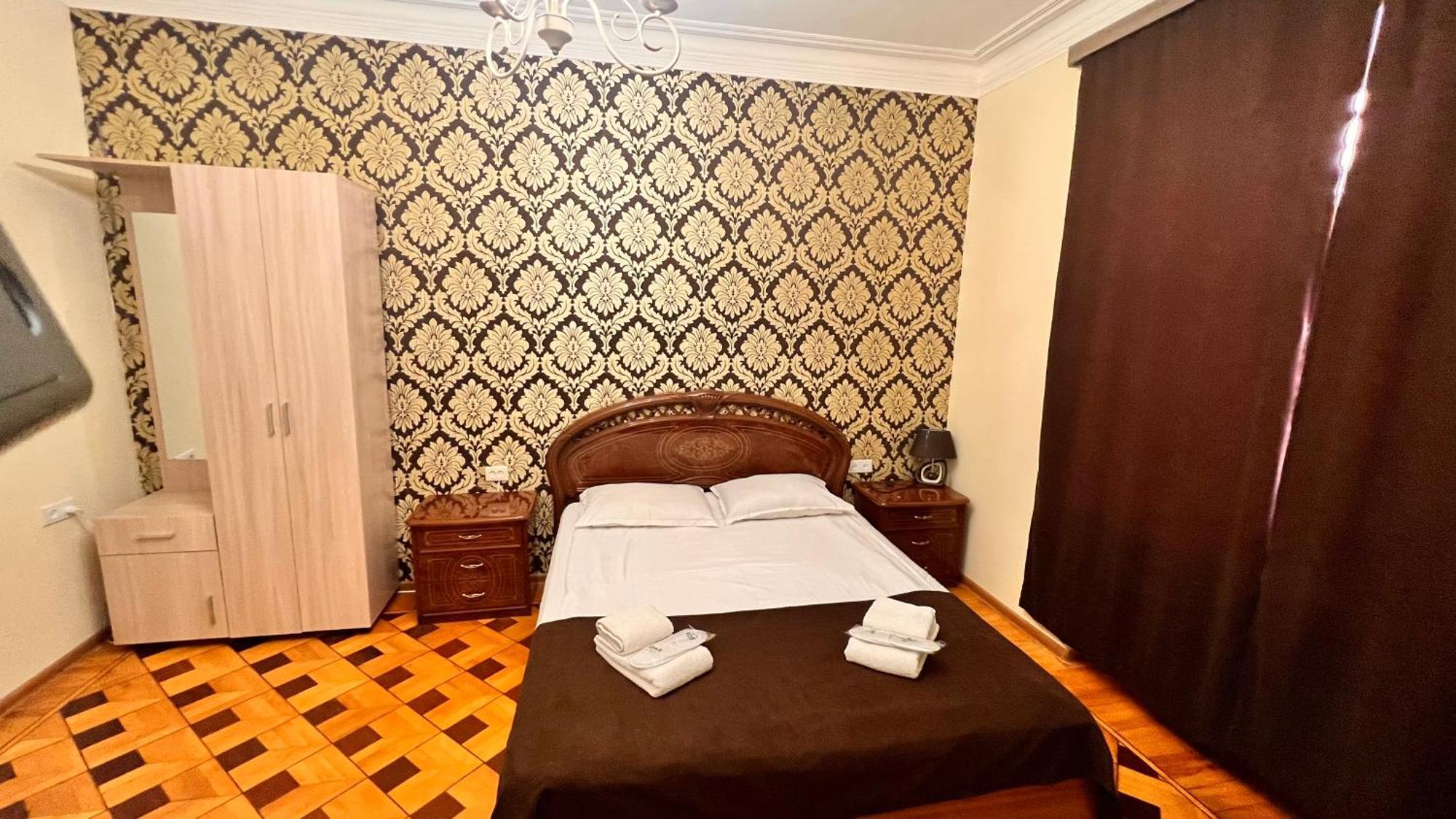 Elross Hotel 예레반 외부 사진
