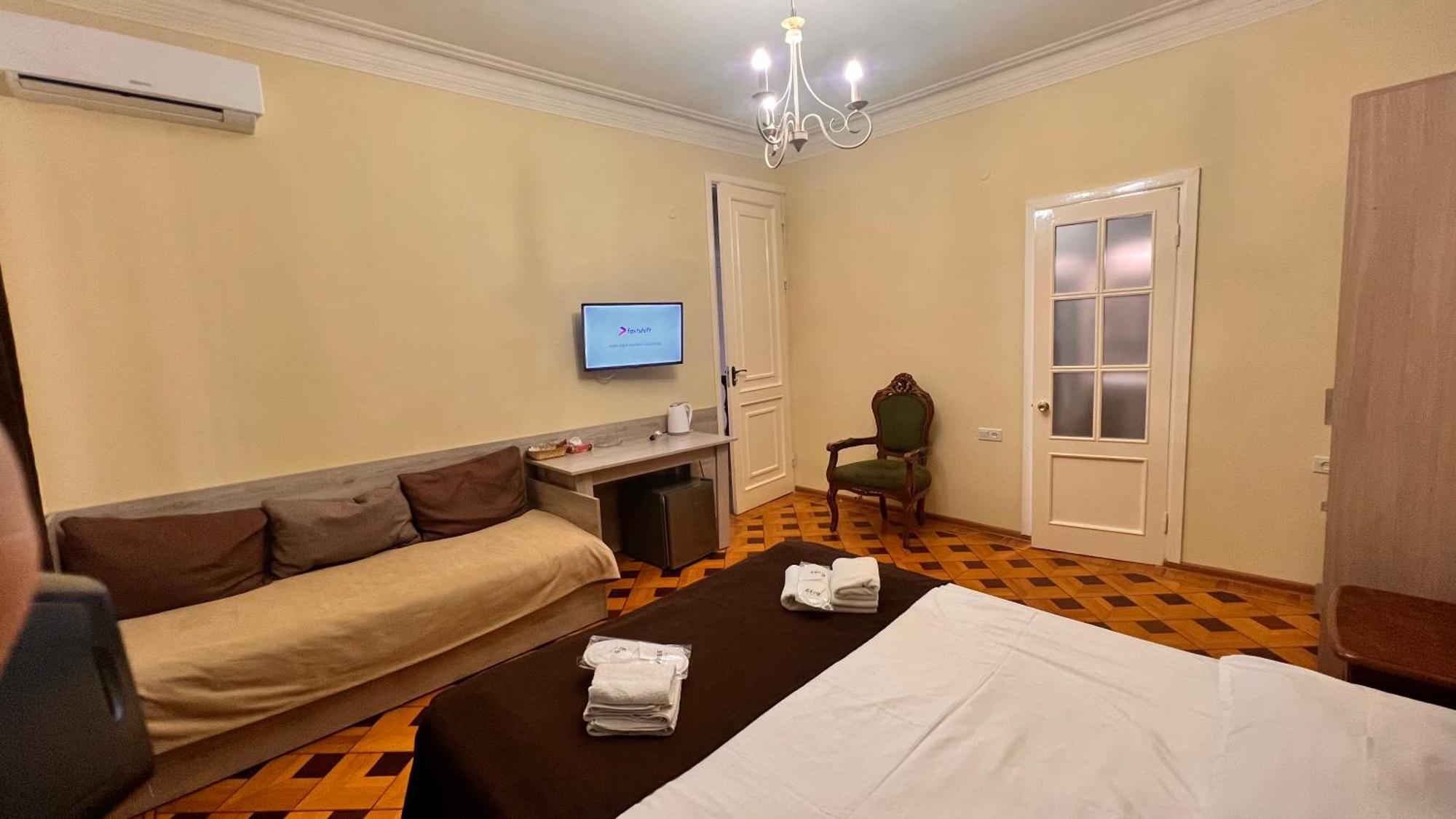 Elross Hotel 예레반 외부 사진