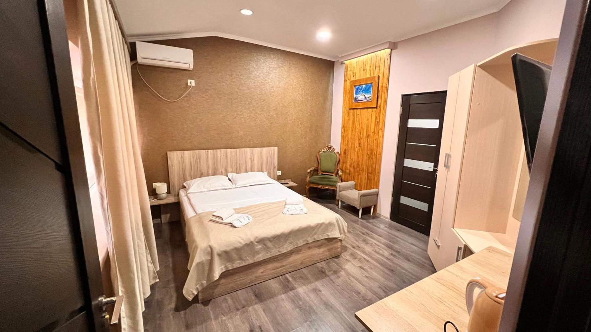 Elross Hotel 예레반 외부 사진