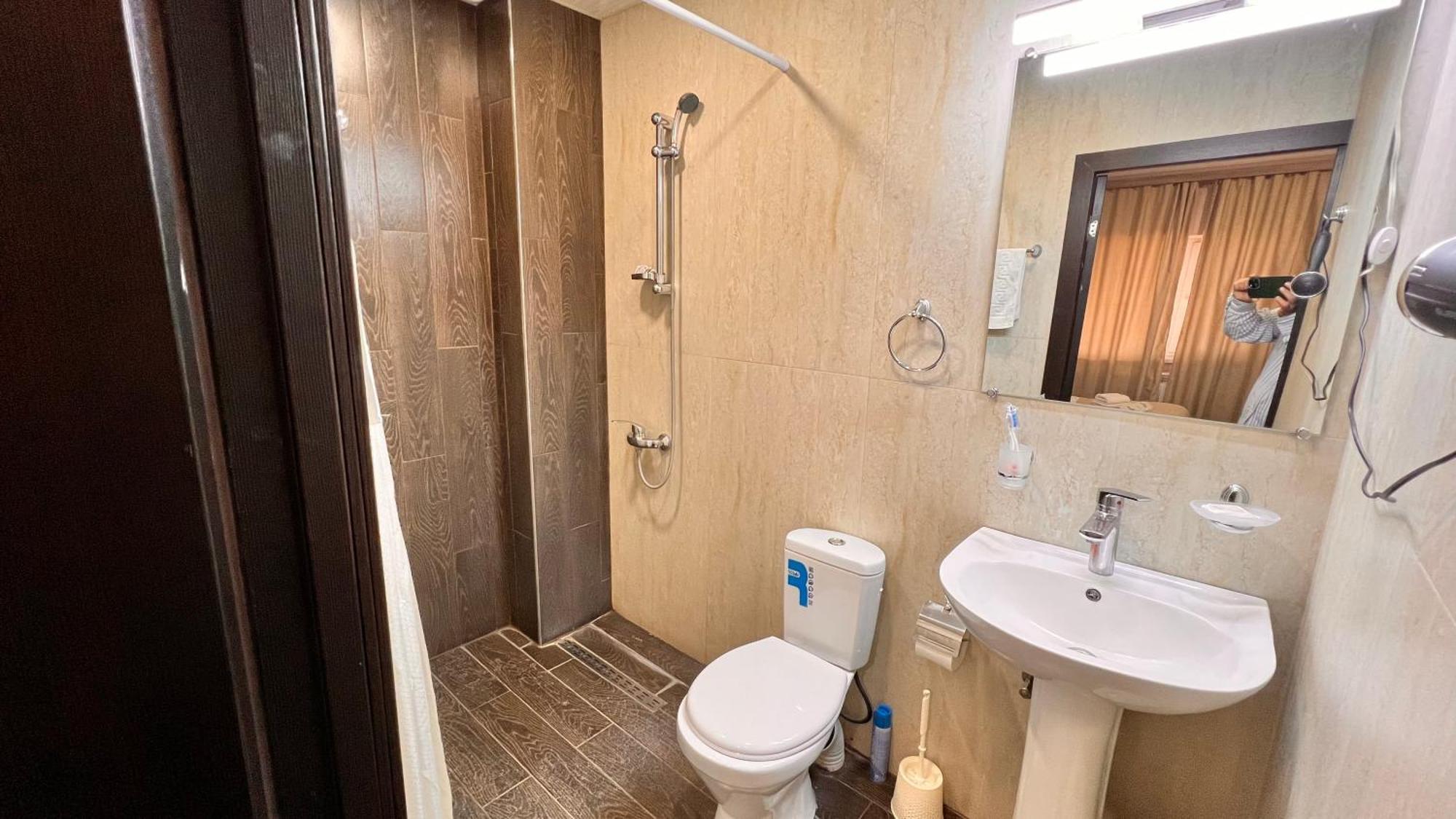Elross Hotel 예레반 외부 사진