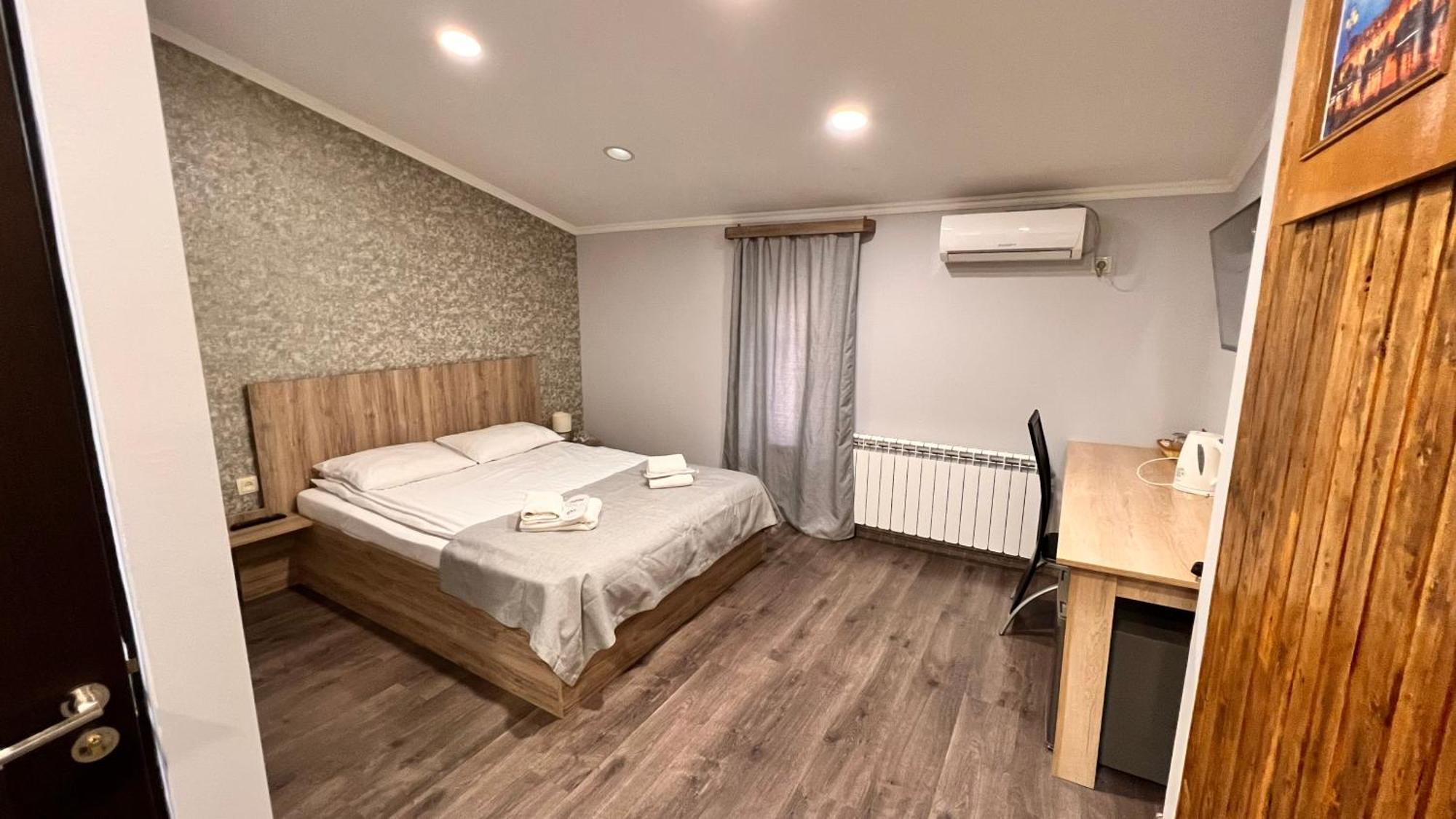 Elross Hotel 예레반 외부 사진