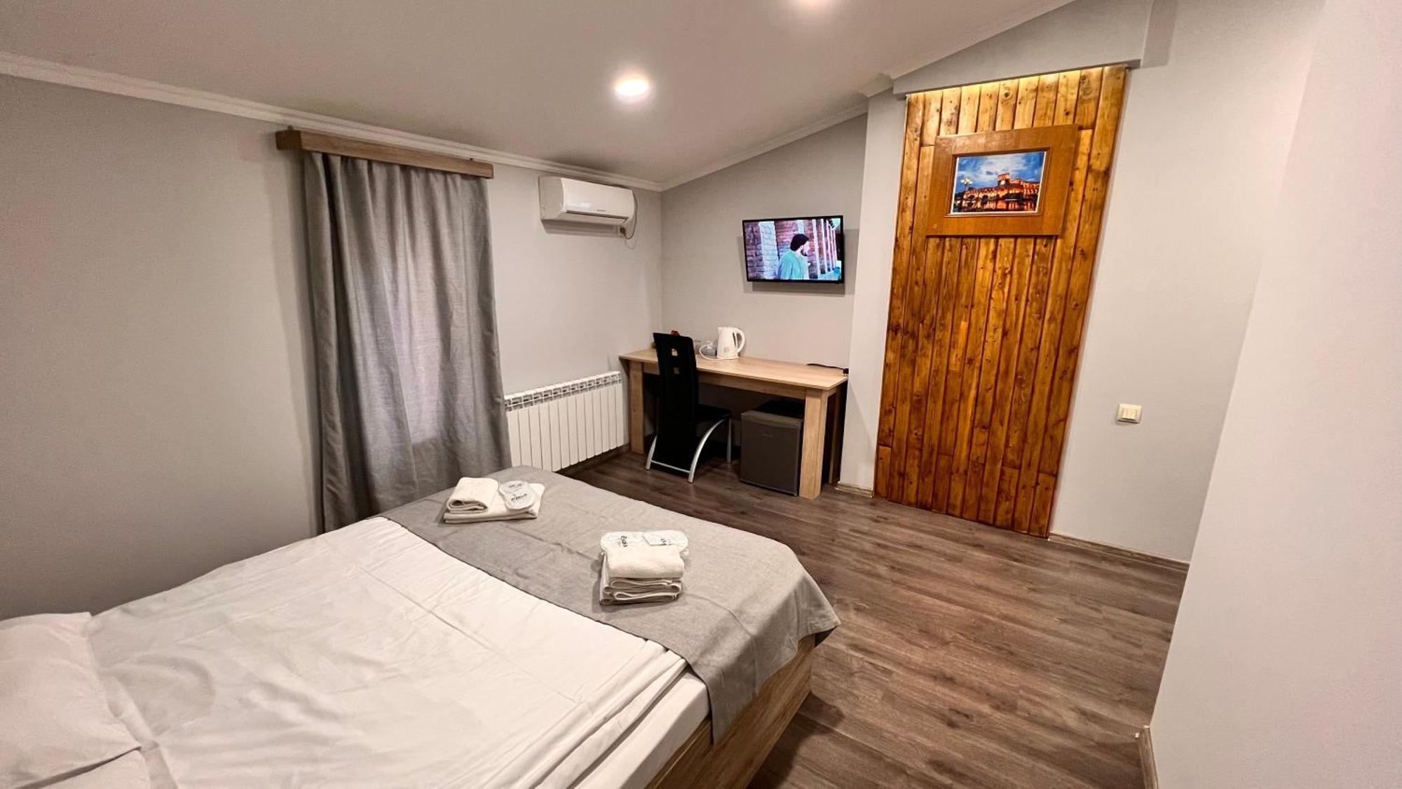 Elross Hotel 예레반 외부 사진